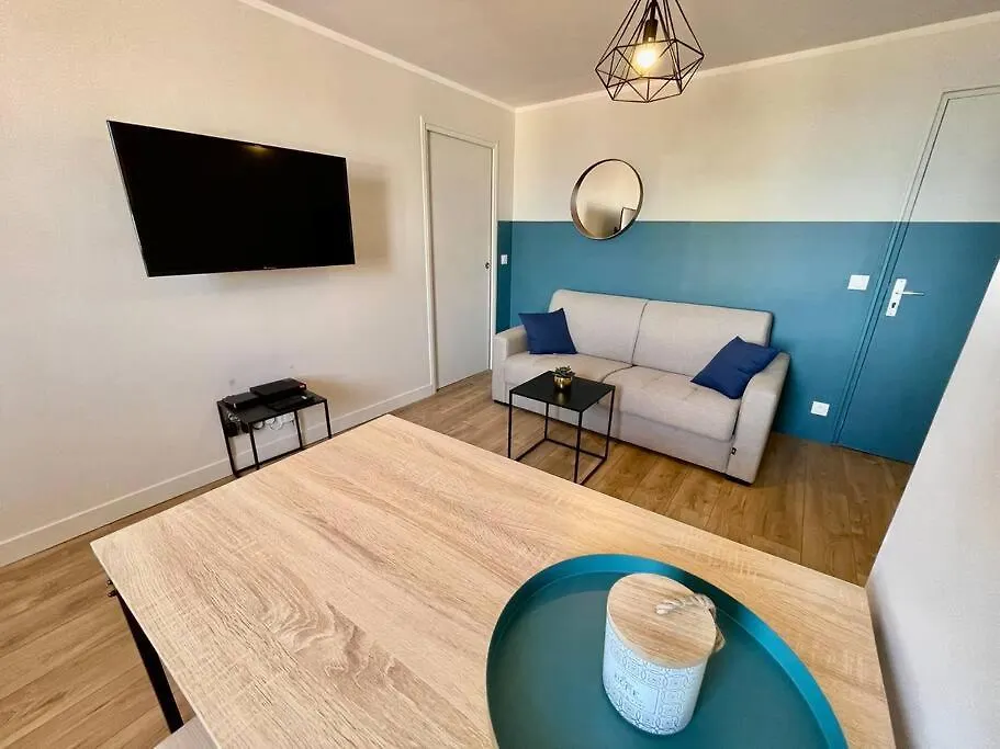 Apartment Ivs Andreossy Vue Mer Et Montagne Pour 4 Antibes