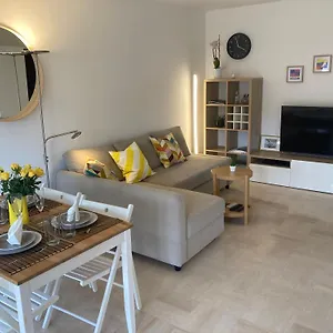 Cozy 1 Bedroom Juan-les-pins - Walk To Beaches, Restaurants, Old Town Apartment